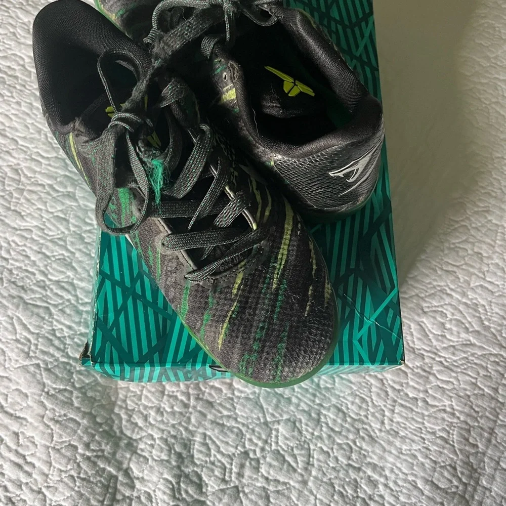 Nike dynamic sneakers
